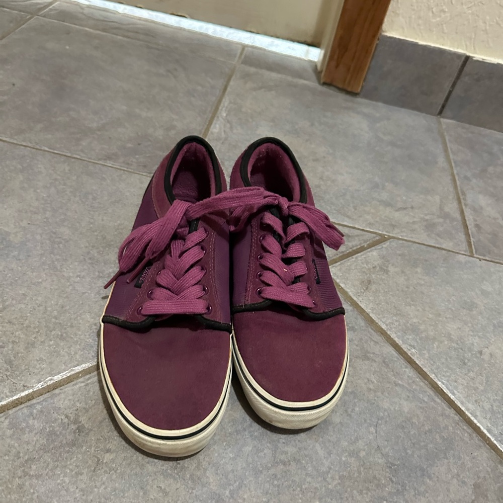 Vans Women's Sneakers in Burgundy
